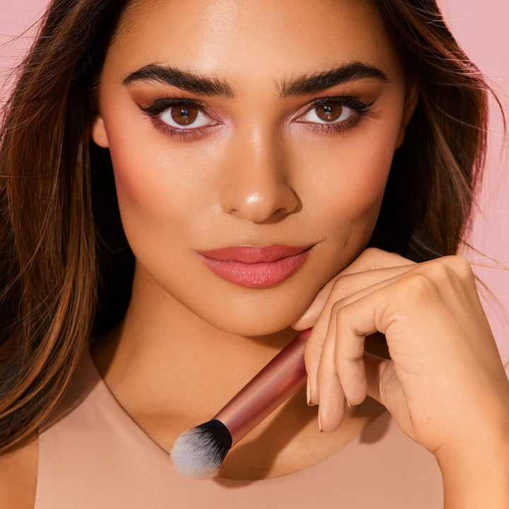 Real Techniques Everyday Essentials Plus with Bonus Miracle Complexion Sponge. - ELBEAUTE